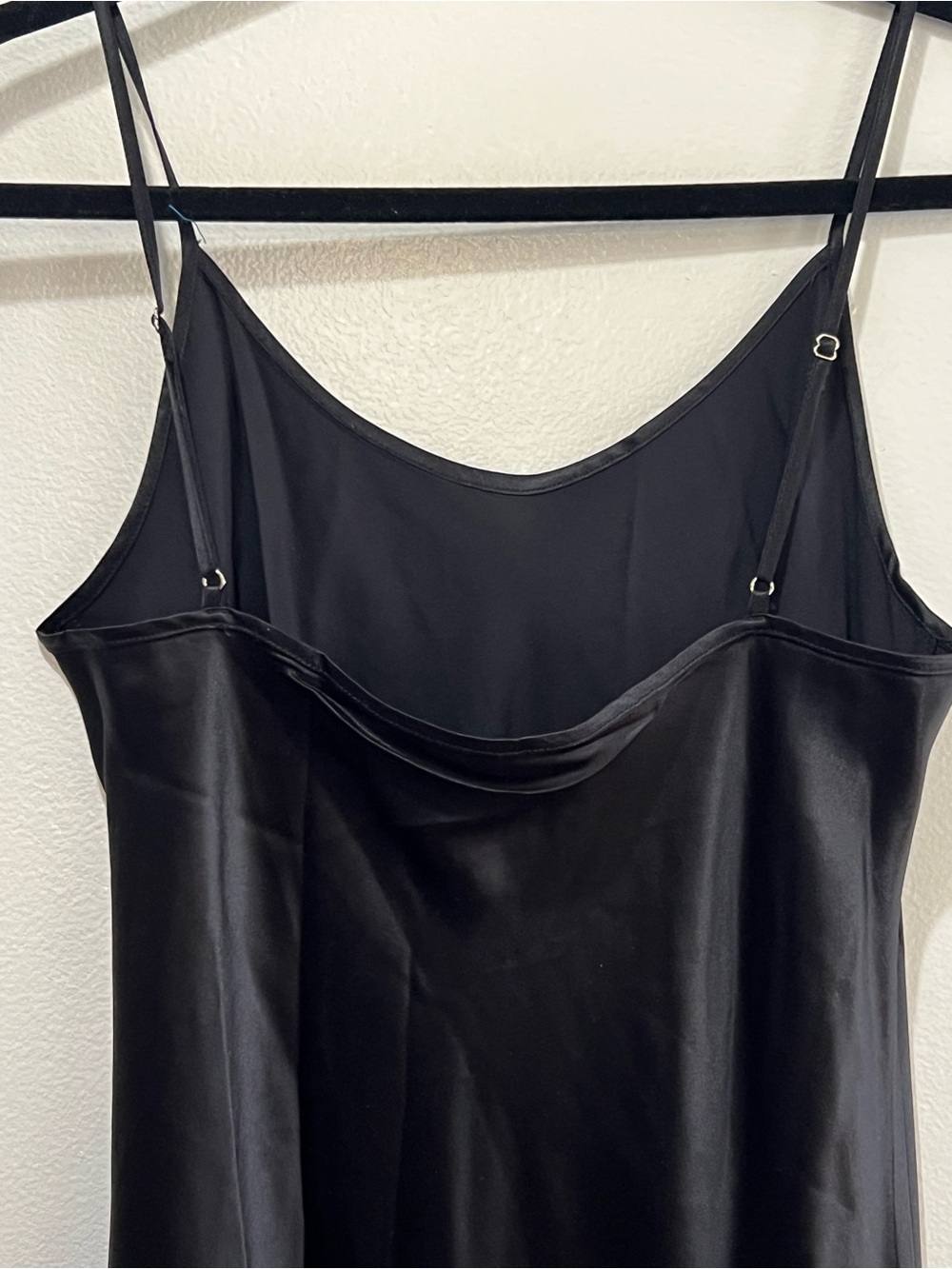 Elegant Black 100% Mulberry Silk Midi Slip Dress with Spaghetti Straps - Picture 4 of 6